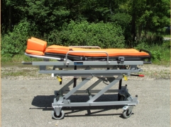 Komfortable Krankenfahrtrage