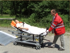 Hygienischer und komfortabler Liegendtransport auf der Fahrtrage