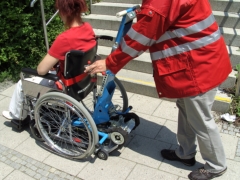 Schnelle und sichere befestigung des Rollstuhles